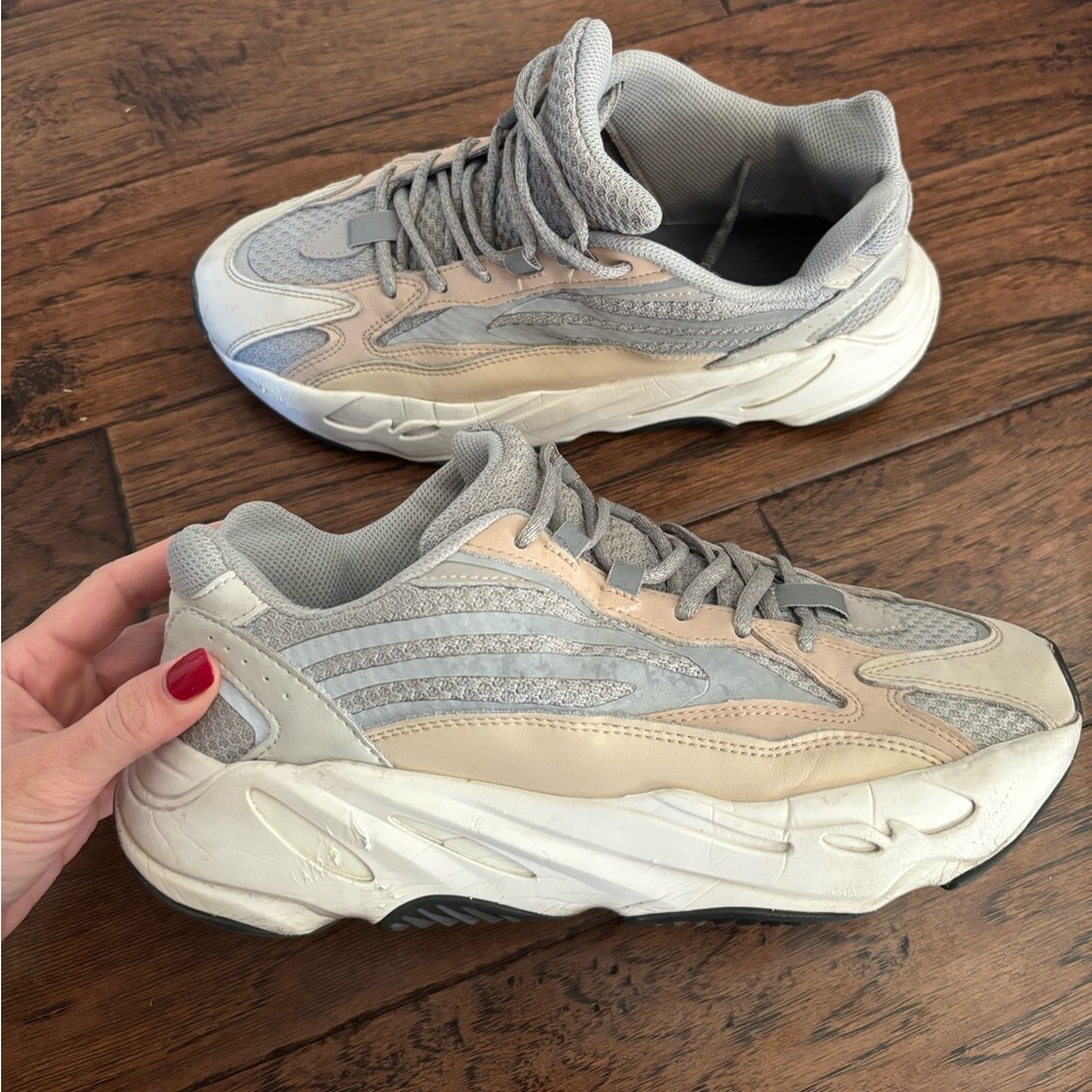 adidas YEEZY BOOST 700 V2 Mens 10 'Cream' Silver Chunky Sneakers Kanye GY7924